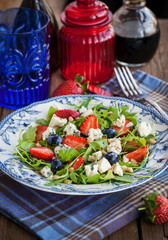 Arugula, strawberry, blueberry and blue cheese salad