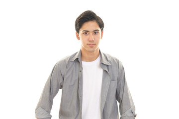 微笑む男性