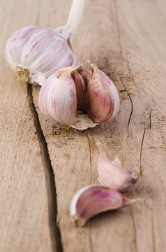 Smoked garlic on wood