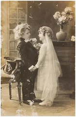 Vintage Foto von süßen Kindern im Hochzeitskleid © neirfy