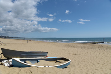 Obraz premium Rowing boats on beach at Bournemouth, Dorset