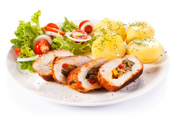 Stuffed chicken fillets and vegetables 