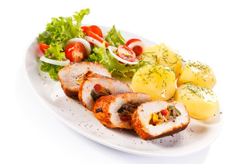 Stuffed chicken fillets and vegetables 