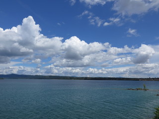 nuvole, lago di bolsena