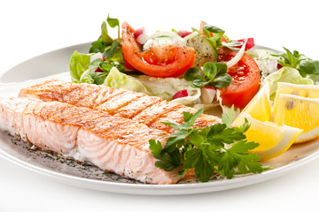 Grilled salmon and vegetables 