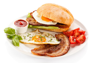 Breakfast - sandwich, egg, bacon and vegetables