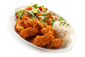 Grilled chicken nuggets and vegetables 