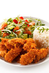 Grilled chicken nuggets and vegetables 