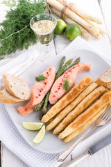 Roasted asparagus with salmon fillet