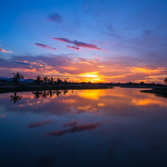 Obraz premium Beautiful sunset sky. Over lake.