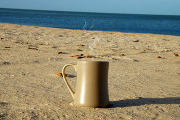 Fototapeta na wymiar Coffee at the beach in the morning light and sunrise.