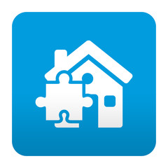 Etiqueta tipo app casa con simbolo puzzle