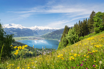 Fototapeta premium View over Zell am See, Austria