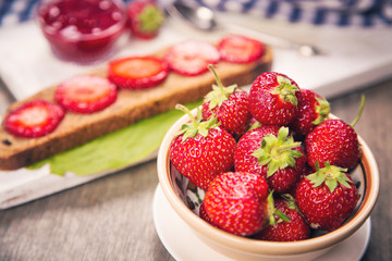 sandwich with strawberry