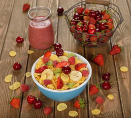 Corn flakes with berries