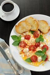 Scrambled eggs with mozzarella