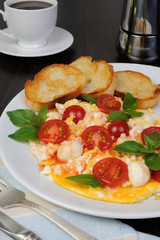 Scrambled eggs with mozzarella