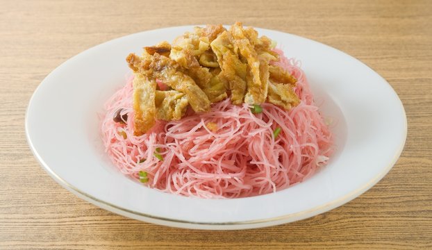 Red Fried Rice Vermicelli with Eggs and Scallion