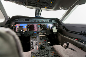 Innenansicht flugzeug Cockpit G550 mit Steuerung - obrazy, fototapety, plakaty