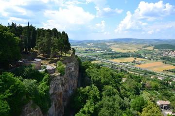 Fototapeta na wymiar Orvieto - Pozzo di San Patrizio e panorama umbro