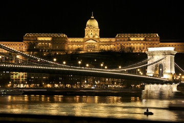 Fototapeta na wymiar Chain bridge at night in Budapest, Hungary. 