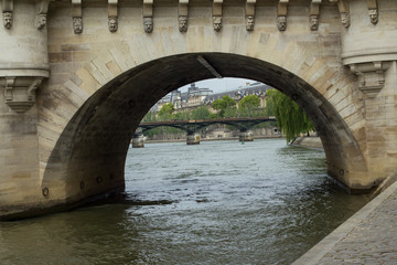 Obraz premium Bridge over river Seine in Paris