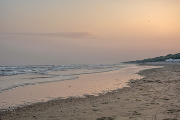 Fototapeta na wymiar On the morning of the North Sea.