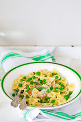 pasta with green peas and creamy sauce