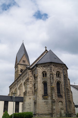 Fototapeta na wymiar Kirche in Neuforweiler