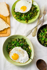 stewed green peas with fried eggs