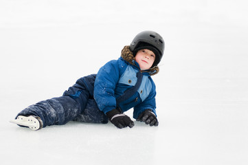 Fototapeta na wymiar little boy ice skating outdoors