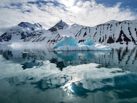 Blue icebergs - Arctic landscape - Spitsbergen, Svalbard