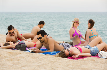 Fototapeta premium Adults relaxing at sandy beach