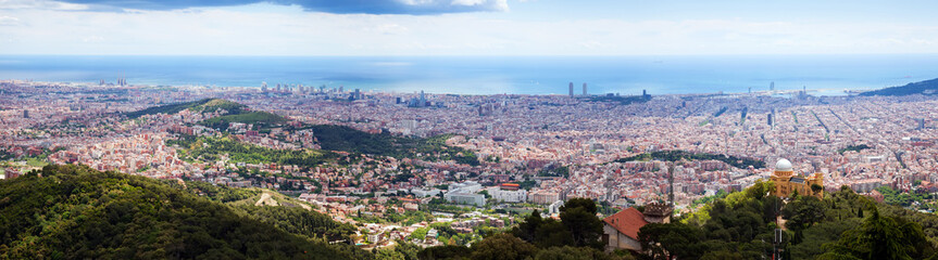 Fototapeta na wymiar panoramic view of Barcelona