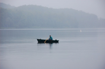 Angler am fr&uuml;hen Morgen