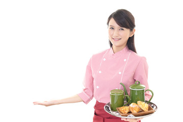 料理を運ぶウェイトレス