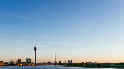 Düsseldorf Panorama früher Abend