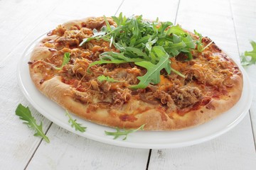 pulled chicken pizza with rocket