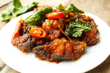 Phad Phed Pla Duk Thod Krob (Stir fried Deep fried Catfish with