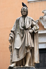 Fototapeta premium Statue with pigeon on top of head