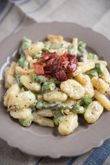 Gnocchi im creminger Käsesauce mit weissem Saprgel 