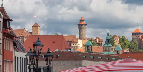 Blick auf die Silhouette von Nürnberg mit der Burg im Hintergrund © miboffb