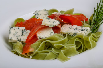 Pasta with salmon and blue cheese