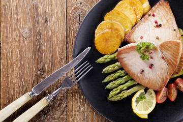 Grilled tuna steak served on asparagus with roasted zmieniakami
