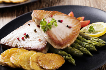 Grilled tuna steak served on asparagus with roasted zmieniakami