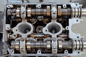 Głowica DOHC z wałkami rozrządu