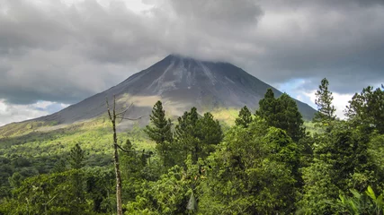 Tuinposter Vulkan Arenal in Costa Rica © Dominic Beuvers