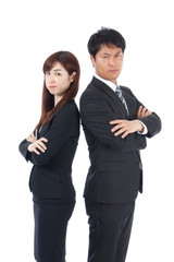 ビジネスマン　ビジネスウーマン　男性　女性　怒る　仲間　腕組み
