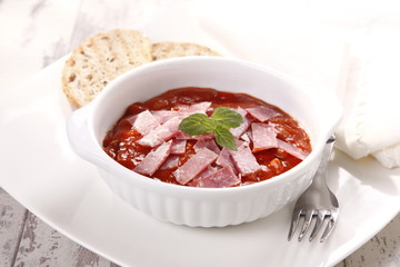 sauce, tomato with vegetables and ham 