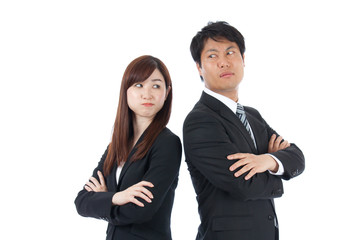 ビジネスマン　ビジネスウーマン　男性　女性　怒る　喧嘩　仲間　腕組み
